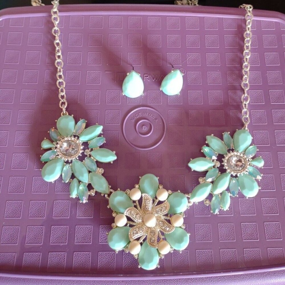 AVON Steel Magnolias Necklace & Earring Gift Set Teal Rhinestone